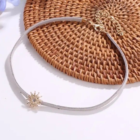 🆕NEW Gold Three Layered Star Choker necklace - Picture 6 of 7